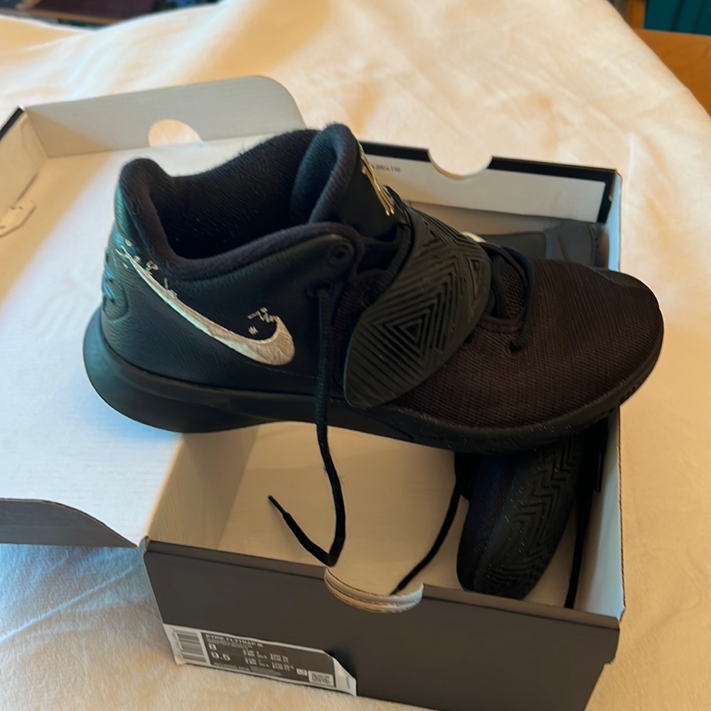 Nike Kyrie Flytrap Iii - image 1